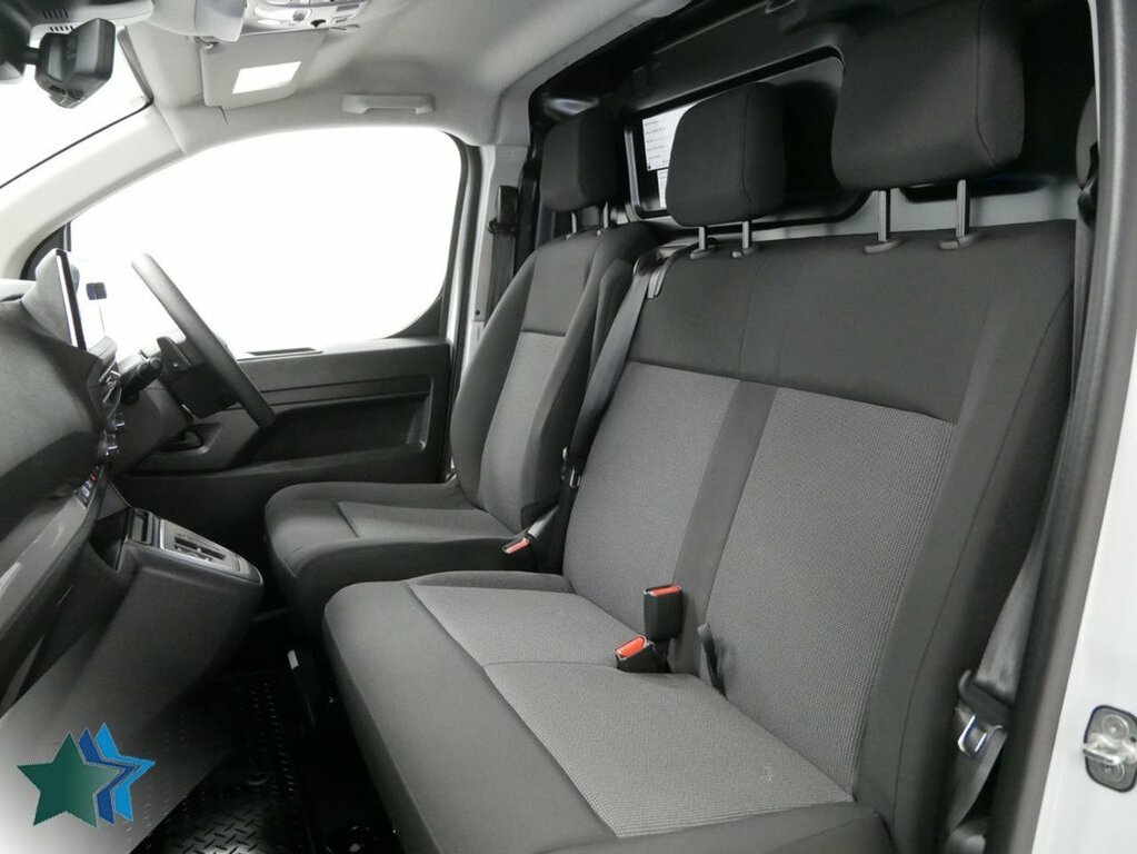 Vauxhall Vivaro Mpv White #3