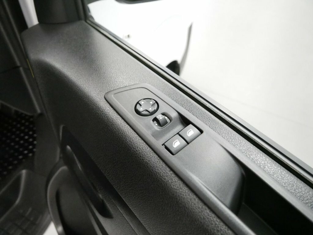 Vauxhall Vivaro 3100 75Kwh Dynamic Panel Van 6Dr L1 Grey #31