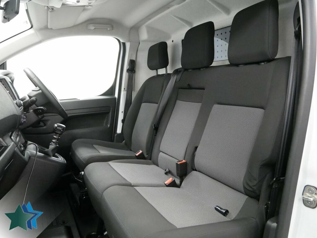 Vauxhall Vivaro 1.5L Turbo D 2900 Prime Panel Van 6Dr Manua White #4