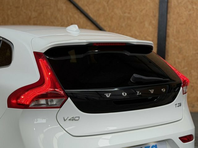 Volvo V40 R-design Nav Plus White #35