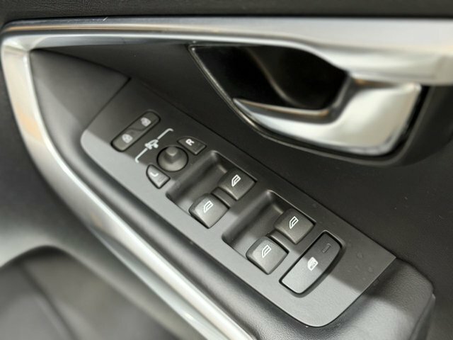 Volvo V40 R-design Nav Plus White #25