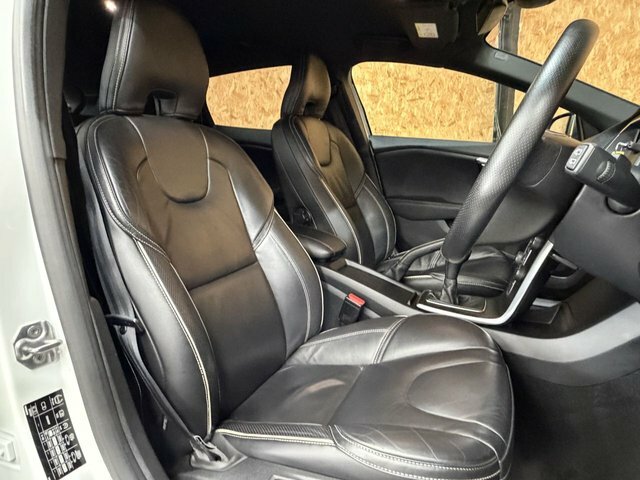 Volvo V40 2.0 T3 R-design Edition Hatchback Manua White #6