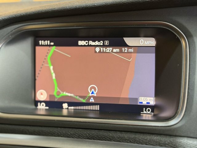 Volvo V40 R-design Nav Plus White #27