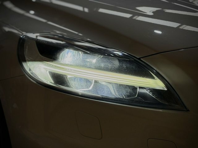 Volvo V40 R-design Nav Plus White #37