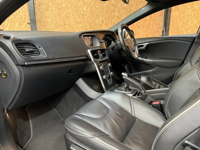 Volvo V40 R-design Nav Plus White #16