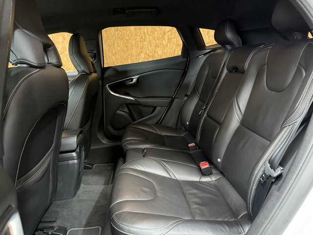 Volvo V40 R-design Nav Plus White #17