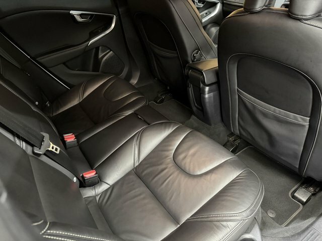 Volvo V40 R-design Nav Plus White #44