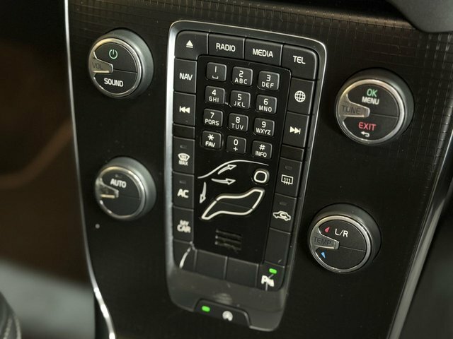 Volvo V40 R-design Nav Plus White #49