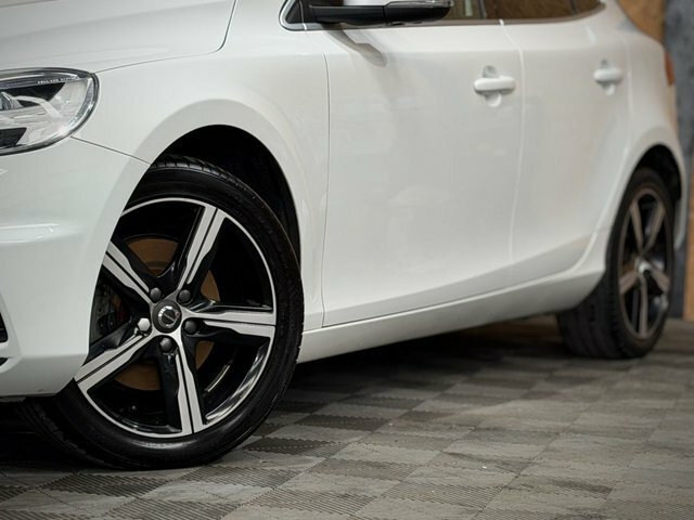 Volvo V40 R-design Nav Plus White #11
