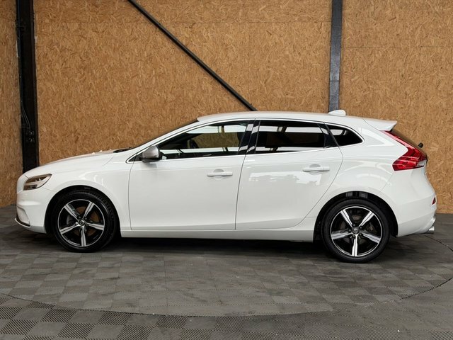 Volvo V40 2.0 T3 R-design Edition Hatchback Manua White #2