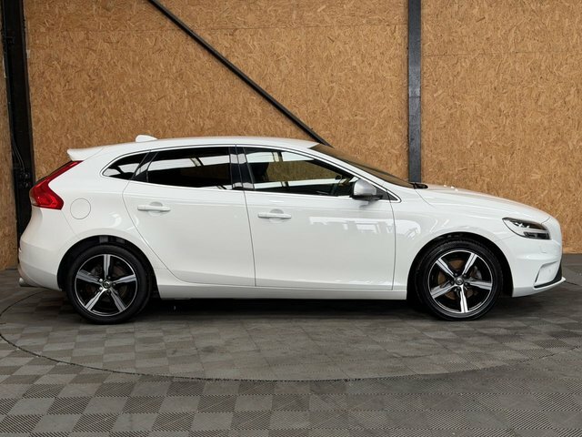 Volvo V40 R-design Nav Plus White #10