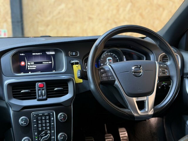 Volvo V40 R-design Nav Plus White #21