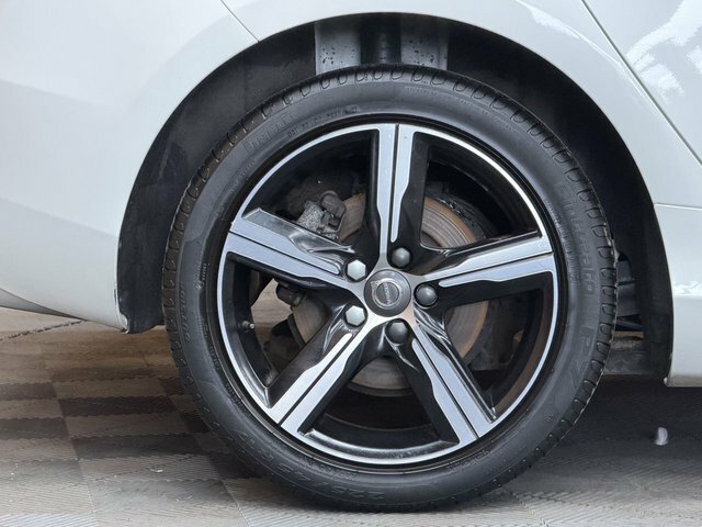 Volvo V40 R-design Nav Plus White #13