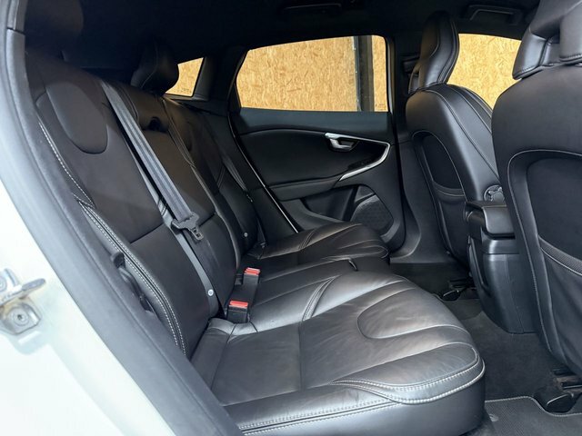 Volvo V40 R-design Nav Plus White #43