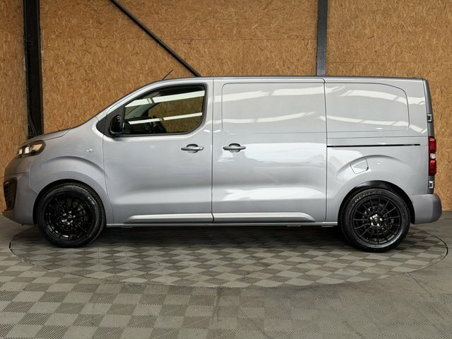 Vauxhall Vivaro 1.5 Turbo D 2700 Sportive Panel Van Man Grey #2