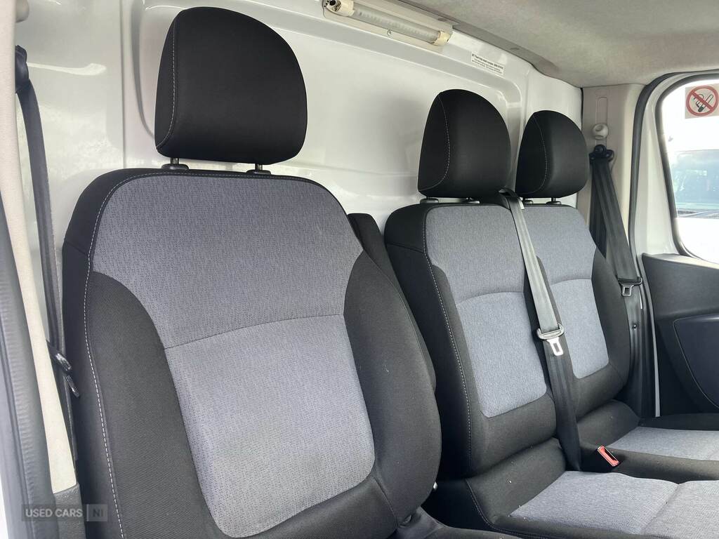 Vauxhall Vivaro Mpv Silver #10