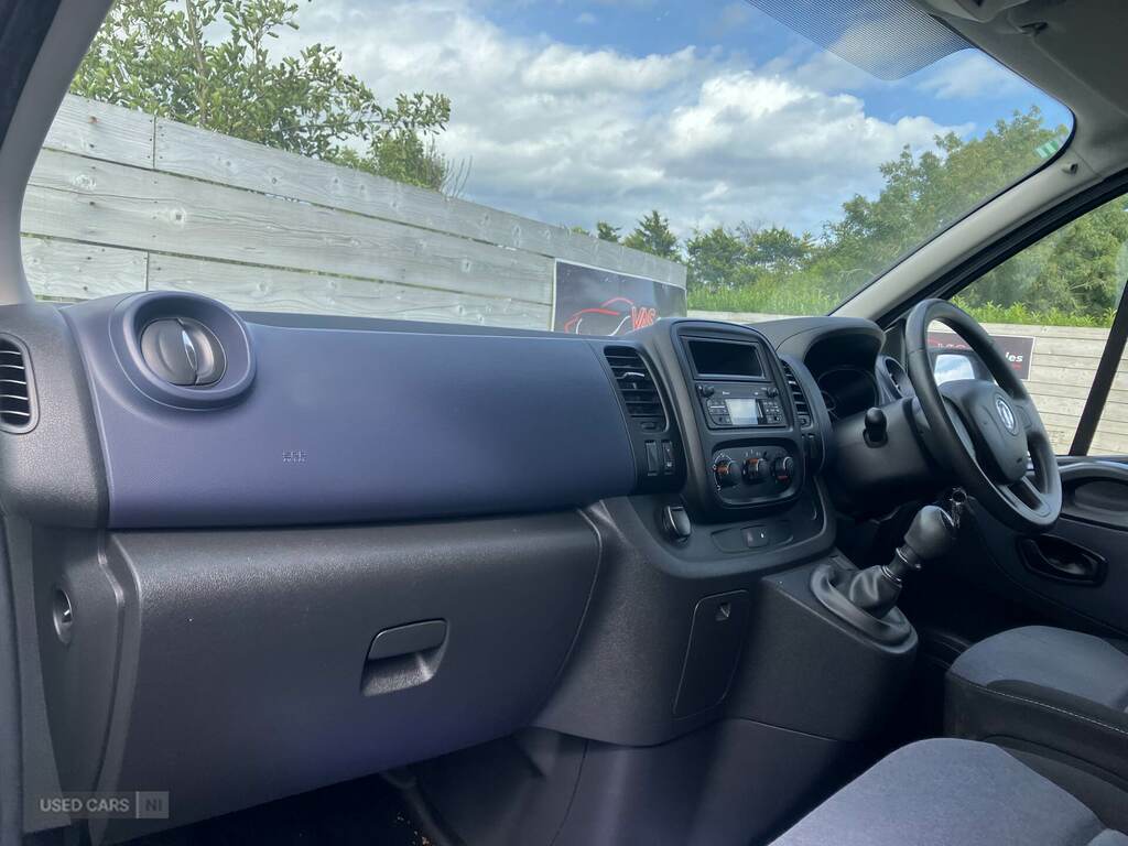 Vauxhall Vivaro Mpv Silver #8