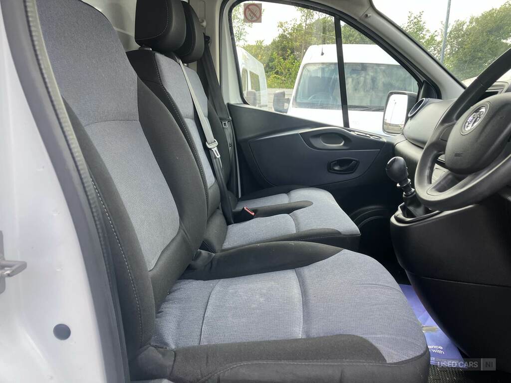 Vauxhall Vivaro Mpv Silver #11