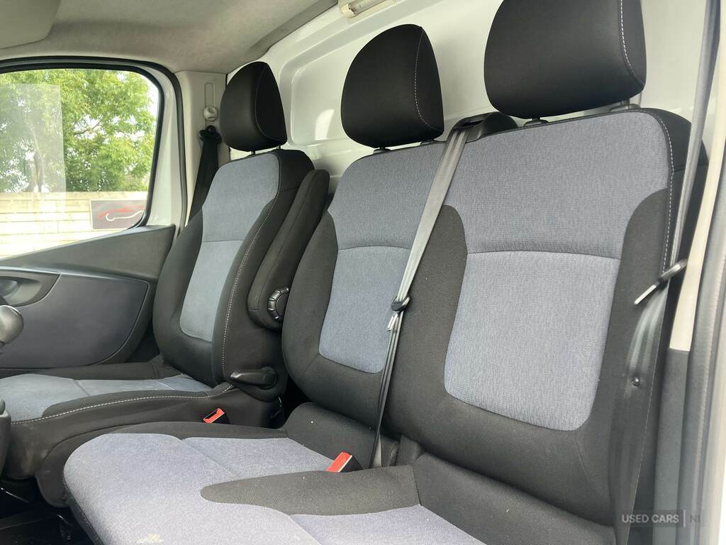 Vauxhall Vivaro Mpv Silver #9