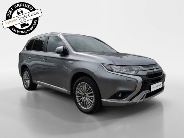 Mitsubishi Outlander 2.4H Twinmotor 13.8Kwh Dynamic Suv Plug Grey