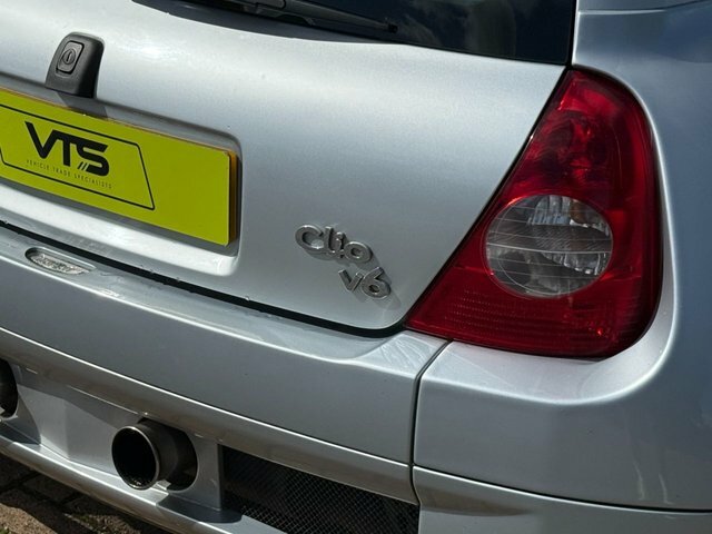 Renault Clio Hatchback 1.4 16V Etoile 2001Y #11