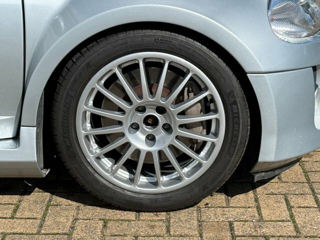 Renault Clio 2001 3.0 V6 24V Renaultsport Hatchback Silver #2