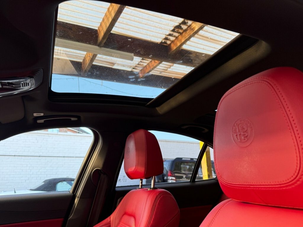 Alfa Romeo Giulia 2L Veloce Black