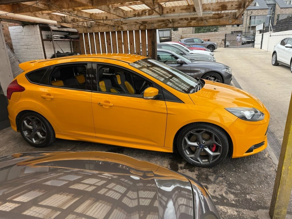 Ford Focus Hatchback Yellow