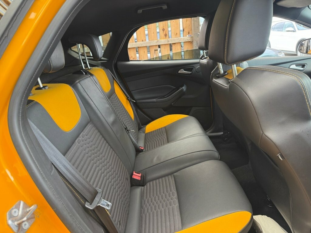 Ford Focus Hatchback GF14FMU Yellow #3