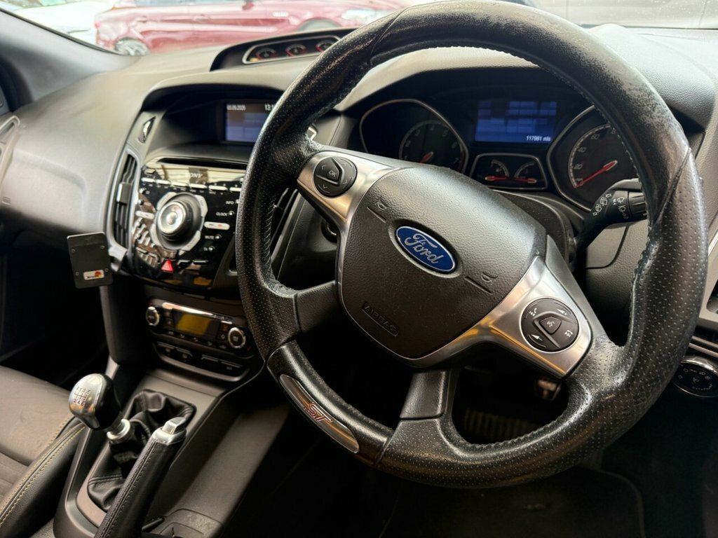 Ford Focus Hatchback GF14FMU Yellow #4