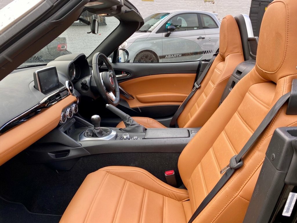 Fiat 124 Spider Petrol White #25