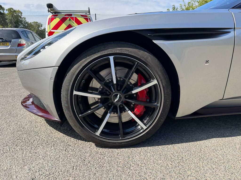 Aston Martin DB11 V8 528 Touchtronic Green #11