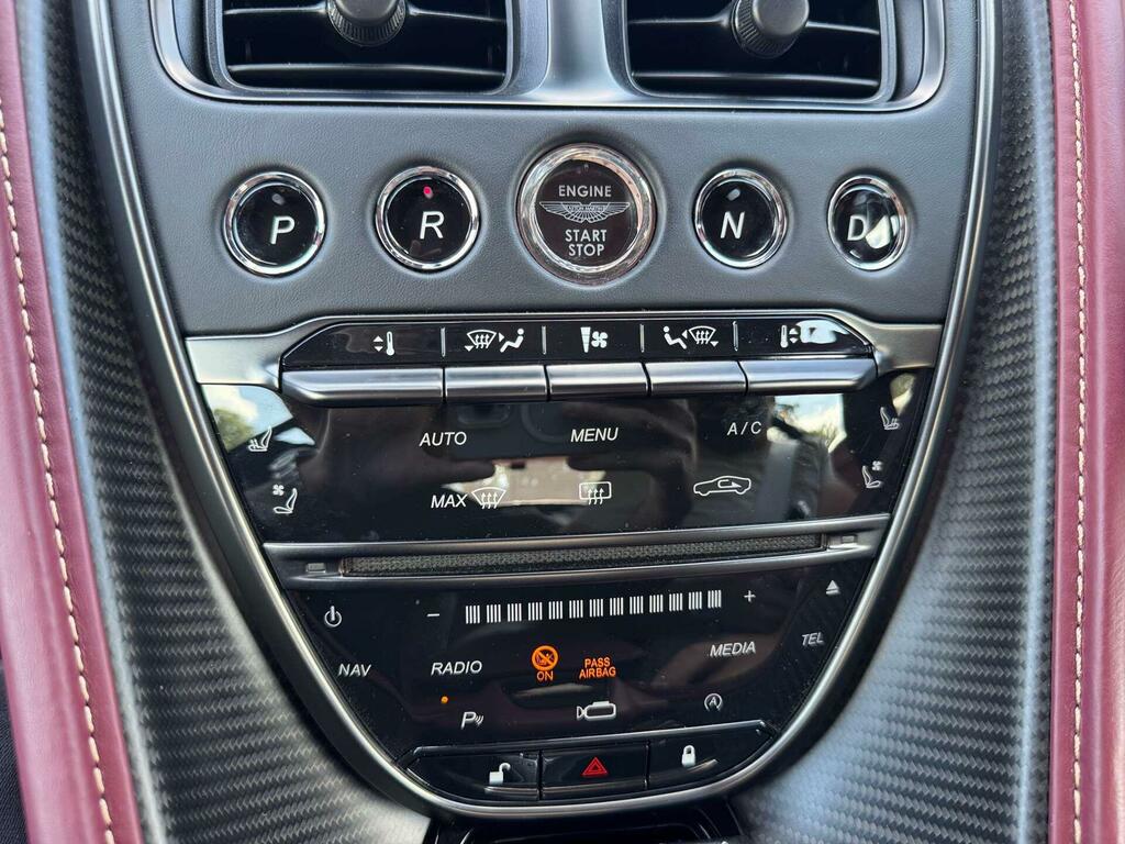 Aston Martin DB11 V8 528 Touchtronic Green #40
