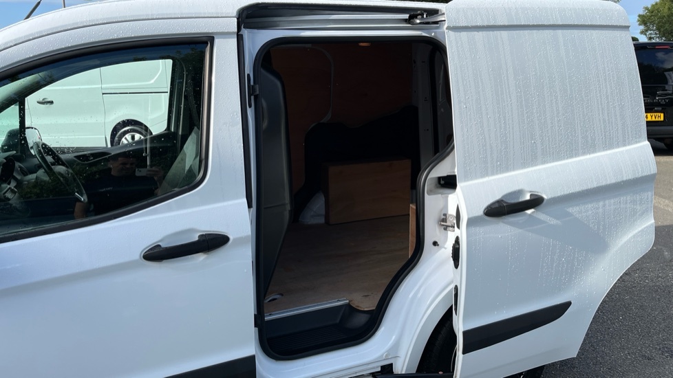Ford Transit Courier Leader White #5