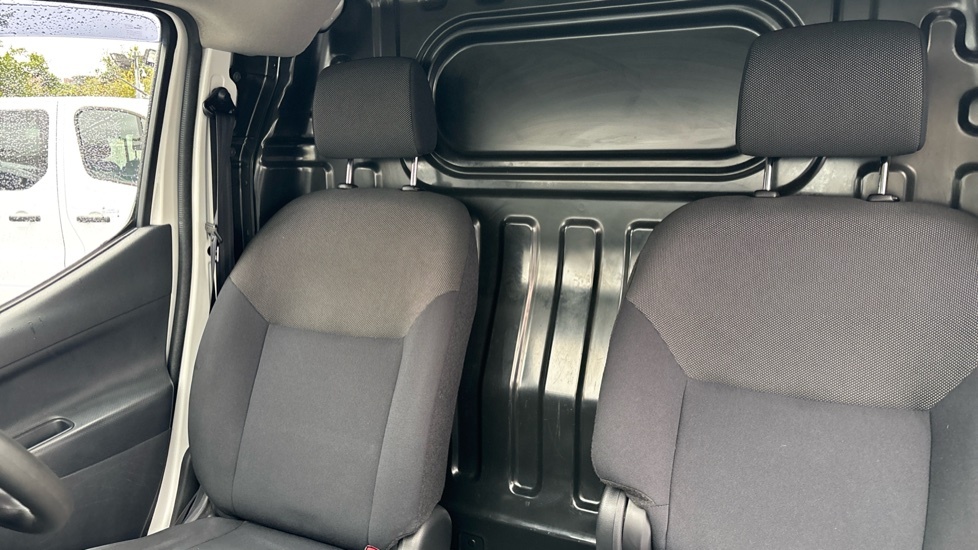 Nissan e-NV200 Acenta Panel Van White #14