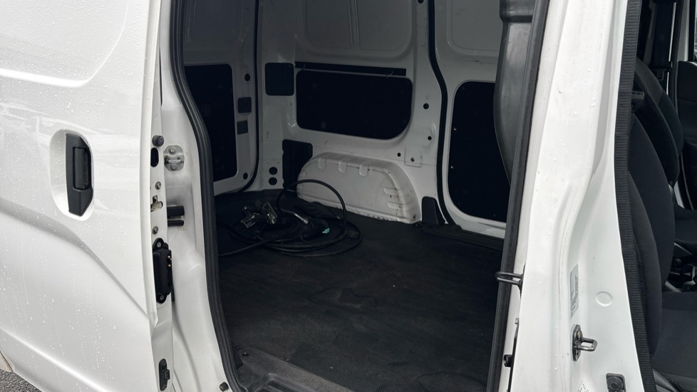 Nissan e-NV200 Acenta Panel Van White #15