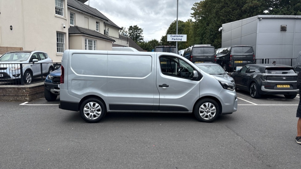 Nissan Primastar 2L Acenta Grey #9