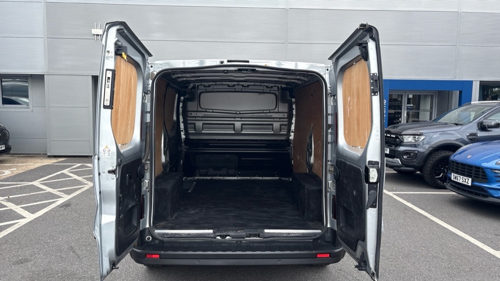 Nissan Primastar Tekna Grey #3