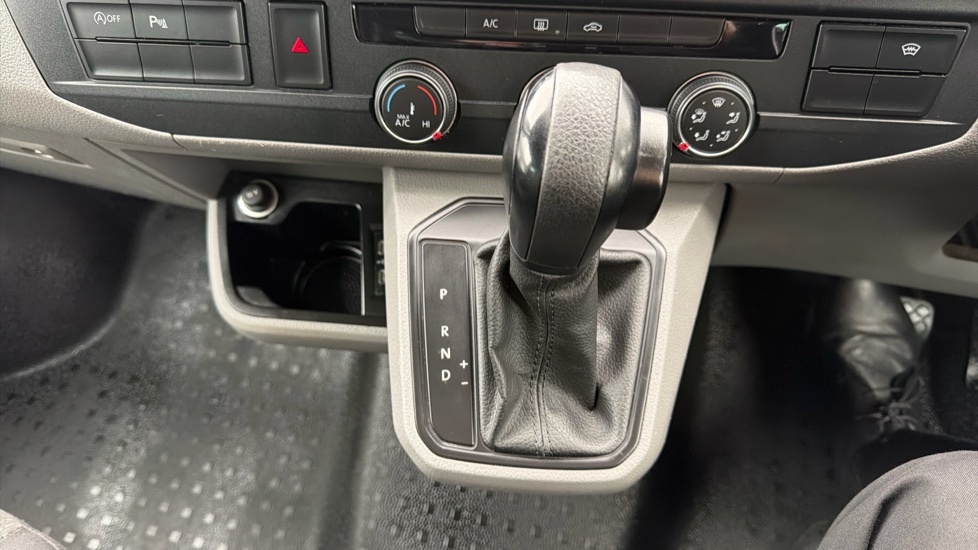 Volkswagen Transporter Panel Van Highline Lwb 199Ps #18