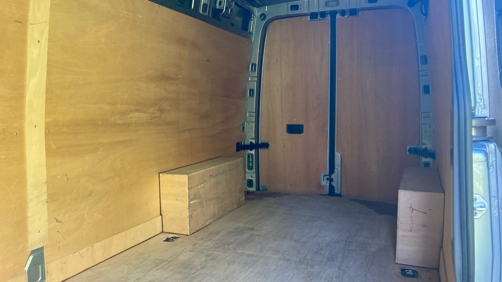 Volkswagen Crafter Cr35 Panel Van Commerce Mwb 140 Ps 2.0 Tdi 6Sp Man White #14