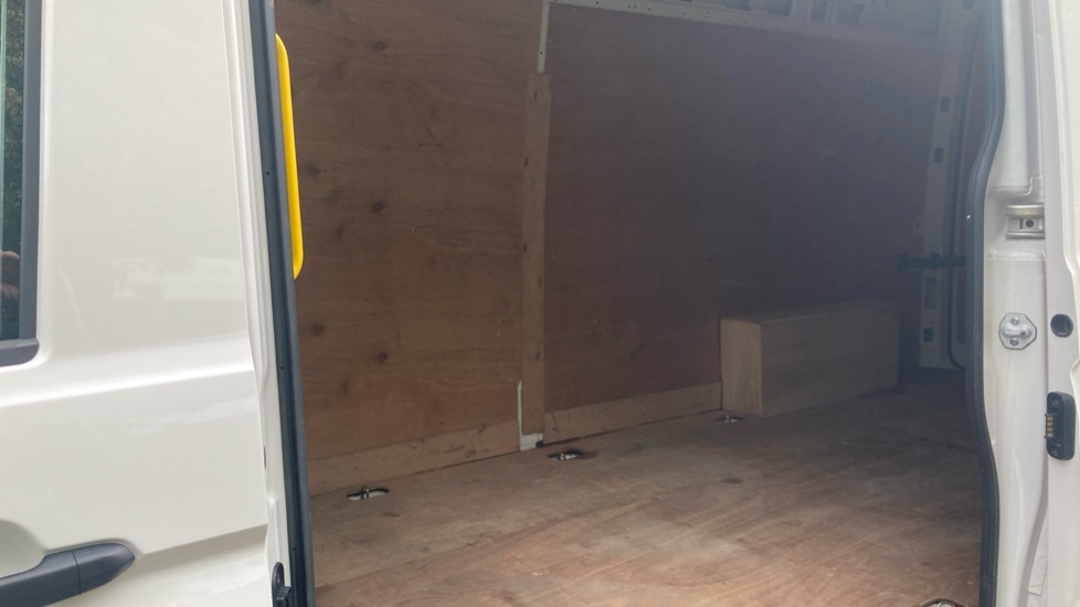 Volkswagen Crafter Commerce White #5