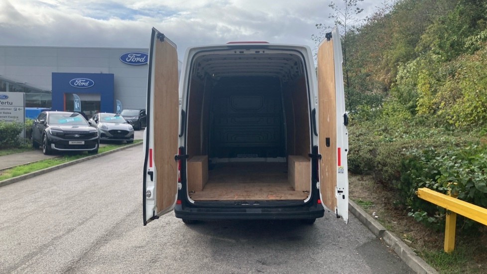 Volkswagen Crafter Commerce White #3