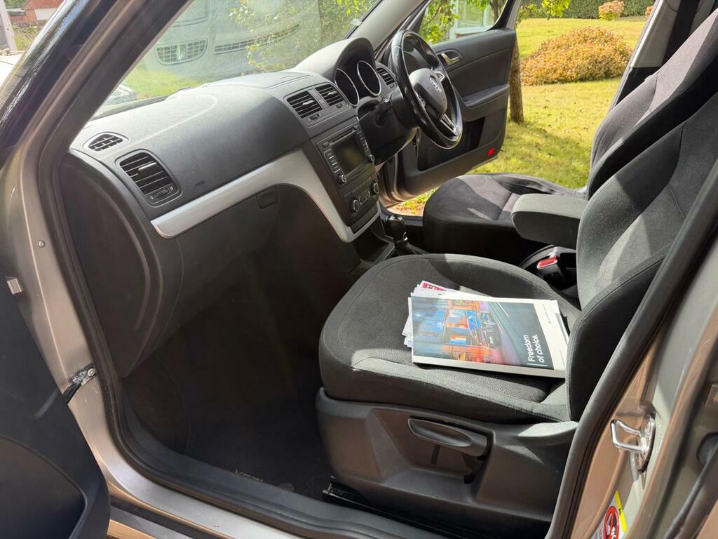 Skoda Yeti Elegance Silver #16