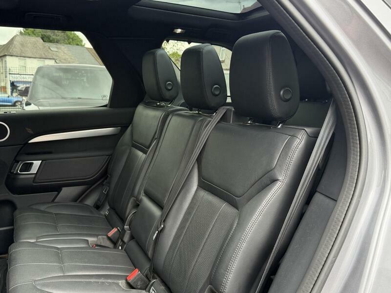 Land Rover Discovery Se Black #58