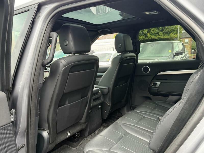Land Rover Discovery Se Black #54