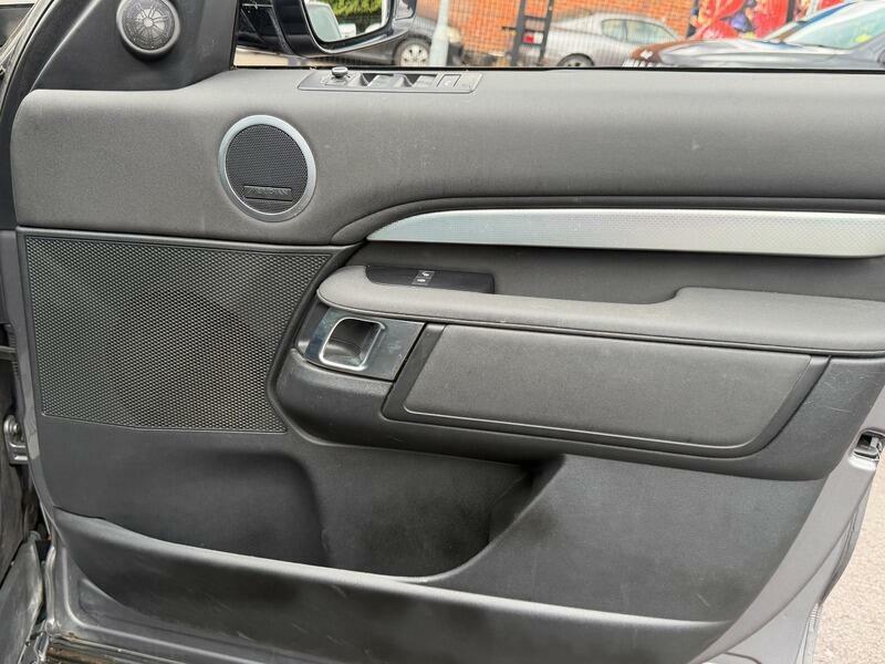 Land Rover Discovery Se Black #48