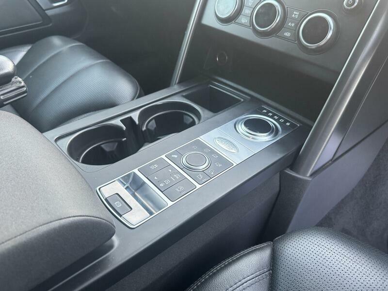 Land Rover Discovery Td4 Se Tech Black #31