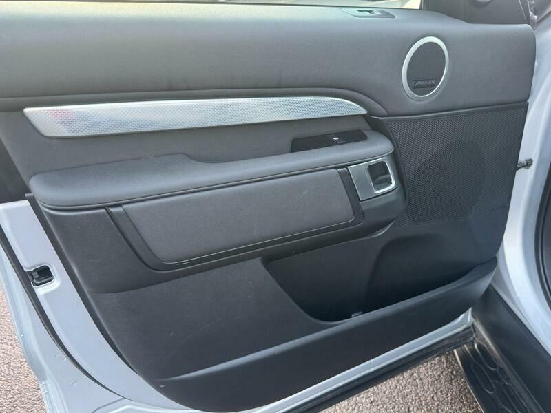 Land Rover Discovery Td4 Se Tech Black #53