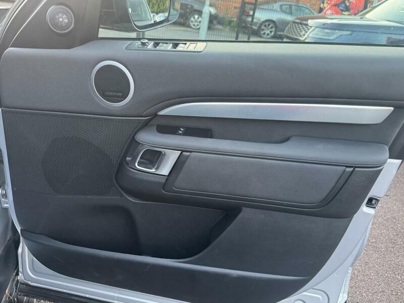 Land Rover Discovery Td4 Se Tech Black #52