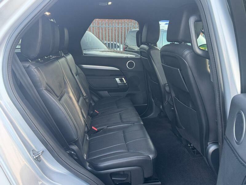 Land Rover Discovery Td4 Se Tech Black #59